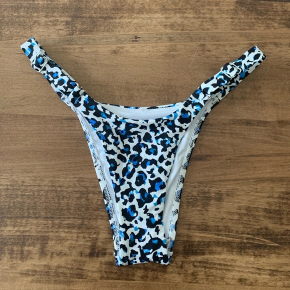 Victoria Secret Thong Swim Suit Bottom - Picture 1 of 4